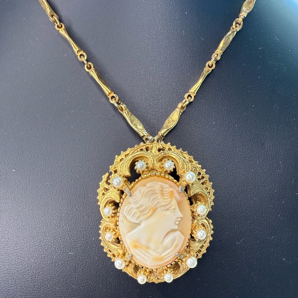 Vintage FLORENZA Shell Cameo Pendant Brooch Necklace Gold Tone - Picture 4 of 11